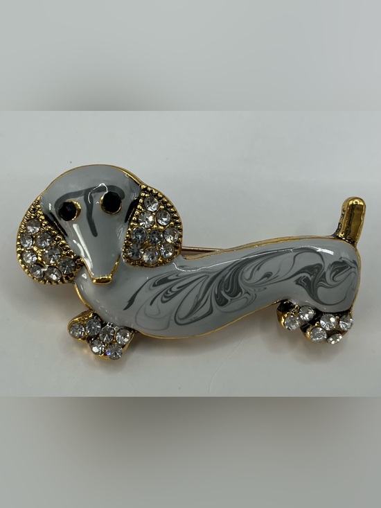 Jewelry - SMALL GOLDTONE GREY ENAMEL RHINESTONE DACHSHUND DOG BROOCH NWOT